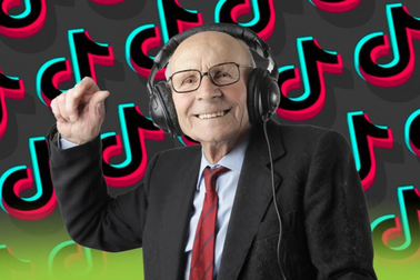 Nhiều người già thạo TikTok không kém gì giới trẻ