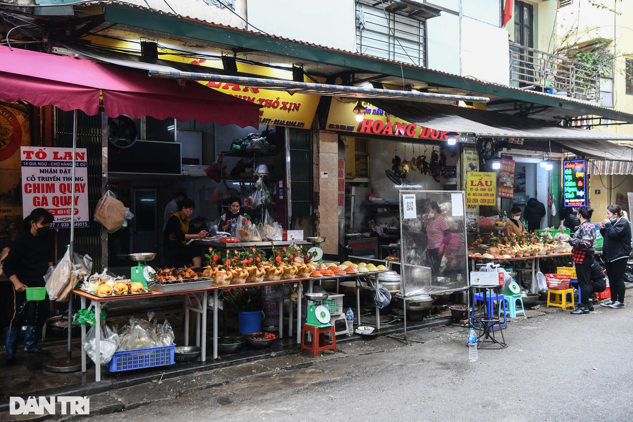Người Hà Nội tấp nập chuẩn bị đồ lễ trước ngày tiễn ông Táo về trời - 8 Người Hà Nội tấp nập chuẩn bị đồ lễ trước ngày tiễn ông Táo về trời - 8