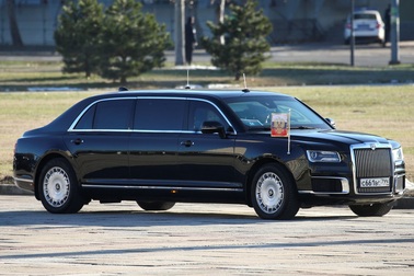 Siêu xe bọc thép 6 tấn của ông Putin gây chú ý tại Serbia