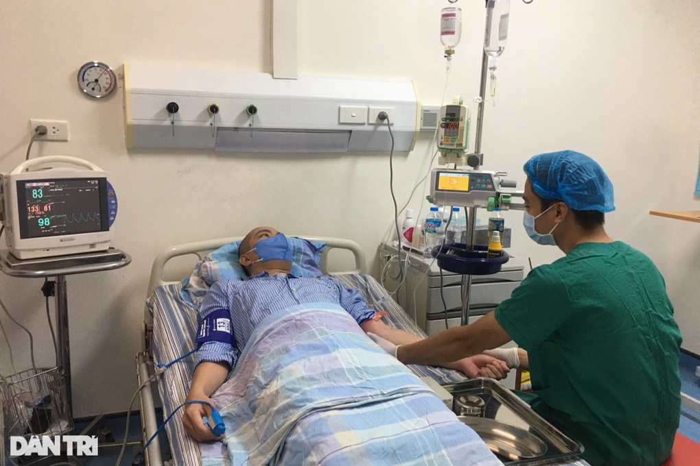 Mắc bệnh hiểm nghèo, chàng trai trẻ cầu xin bố mẹ tha tội bất hiếu - 1 Mắc bệnh hiểm nghèo, chàng trai trẻ cầu xin bố mẹ tha tội bất hiếu - 1