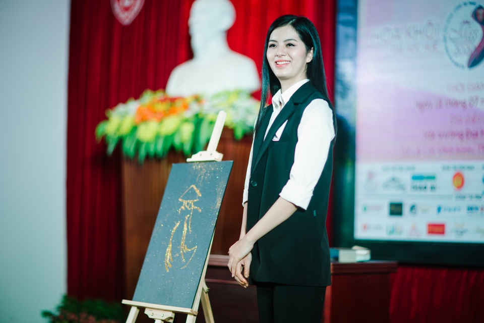 Nữ sinh xinh đẹp trổ tài ở vòng Bán kết Hoa khôi Đại học Huế 2020 - 14 Nữ sinh xinh đẹp trổ tài ở vòng Bán kết Hoa khôi Đại học Huế 2020 - 14