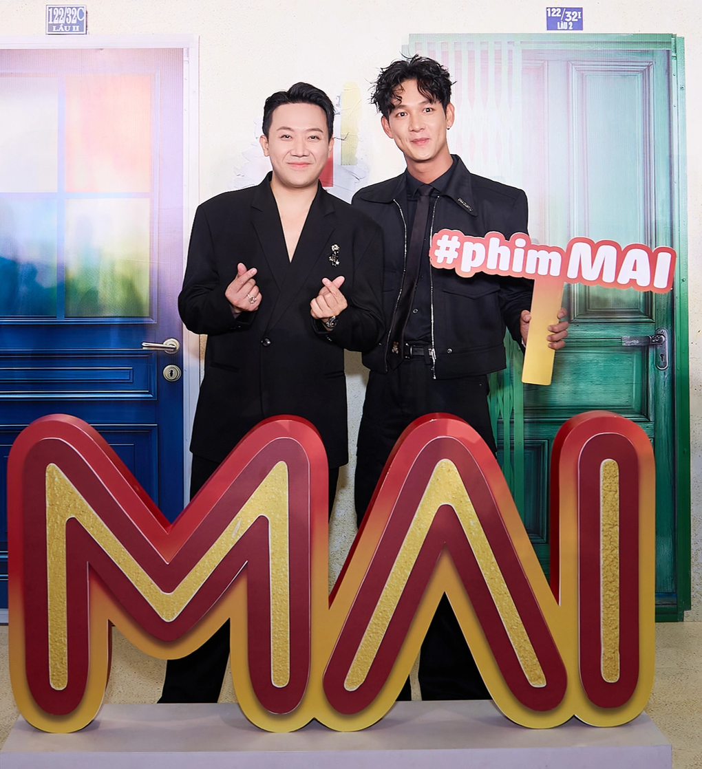 Trấn Thành khóc trong buổi ra mắt phim Tết gắn nhãn 18+, được vợ vỗ về - 8 Trấn Thành khóc trong buổi ra mắt phim Tết gắn nhãn 18+, được vợ vỗ về - 8