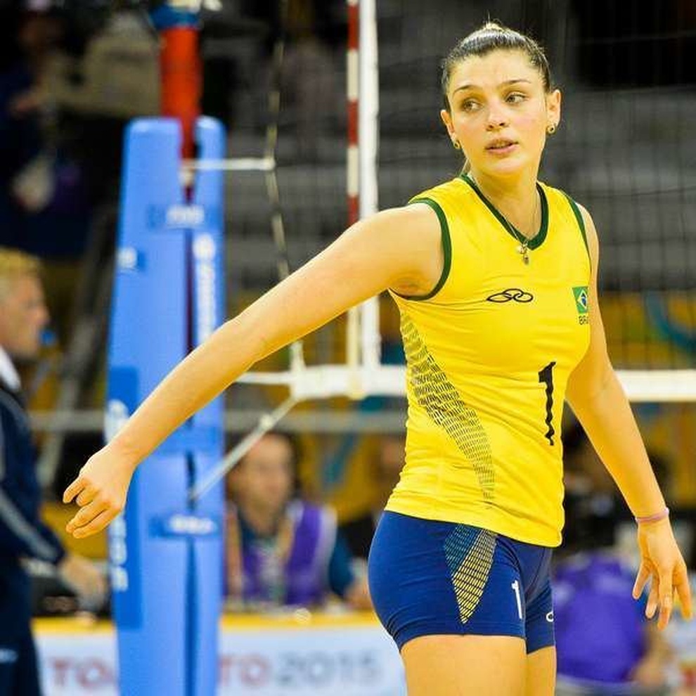Nhan sắc nữ vận động viên bóng chuyển người Brazil ở Olympic Tokyo - 4 Nhan sắc nữ vận động viên bóng chuyển người Brazil ở Olympic Tokyo - 4