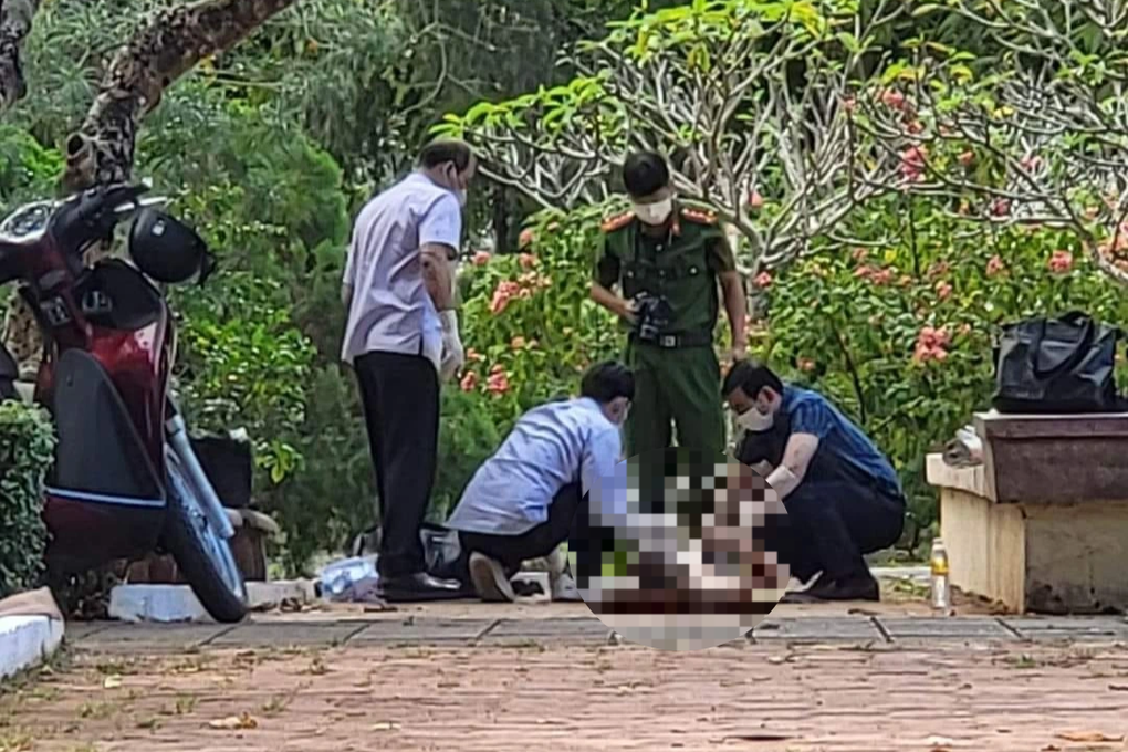 Người đàn ông tử vong tại khuôn viên đài liệt sĩ - 1 Người đàn ông tử vong tại khuôn viên đài liệt sĩ - 1