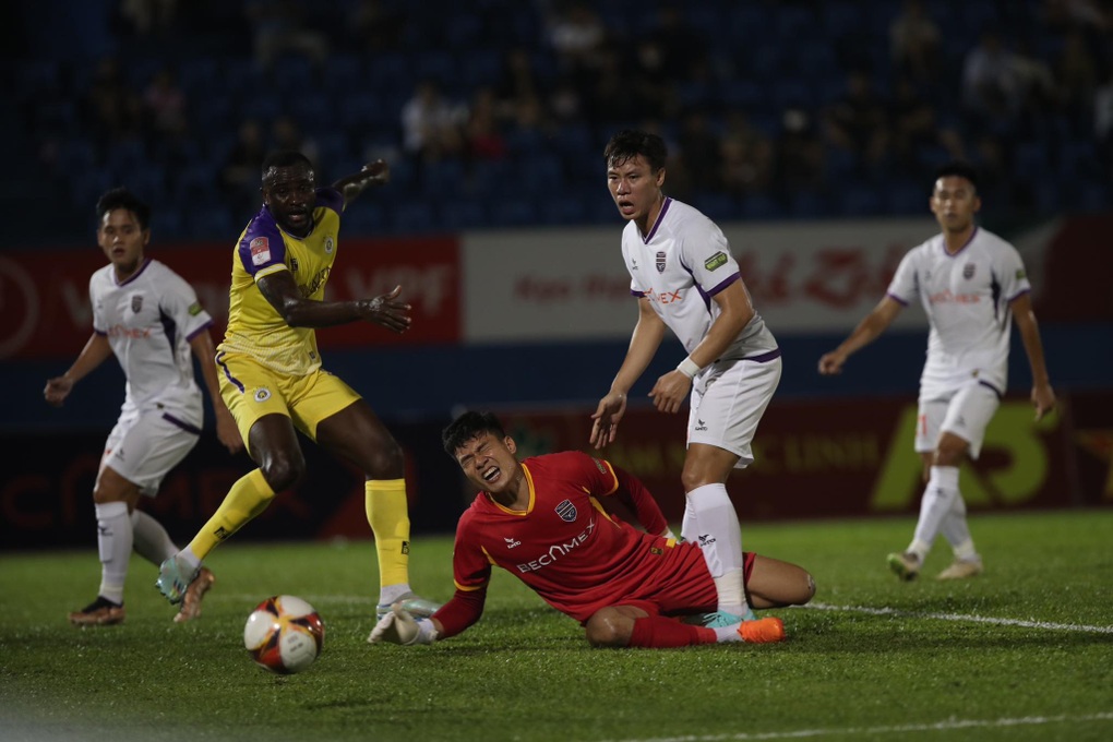 Tuấn Hải lập siêu phẩm, Hà Nội FC đánh bại Bình Dương - 1 Tuấn Hải lập siêu phẩm, Hà Nội FC đánh bại Bình Dương - 1