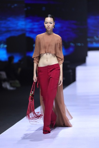 Lan Khuê nói về đam mê hàng hiệu và bí quyết tỏa sáng trên sàn diễn - 11