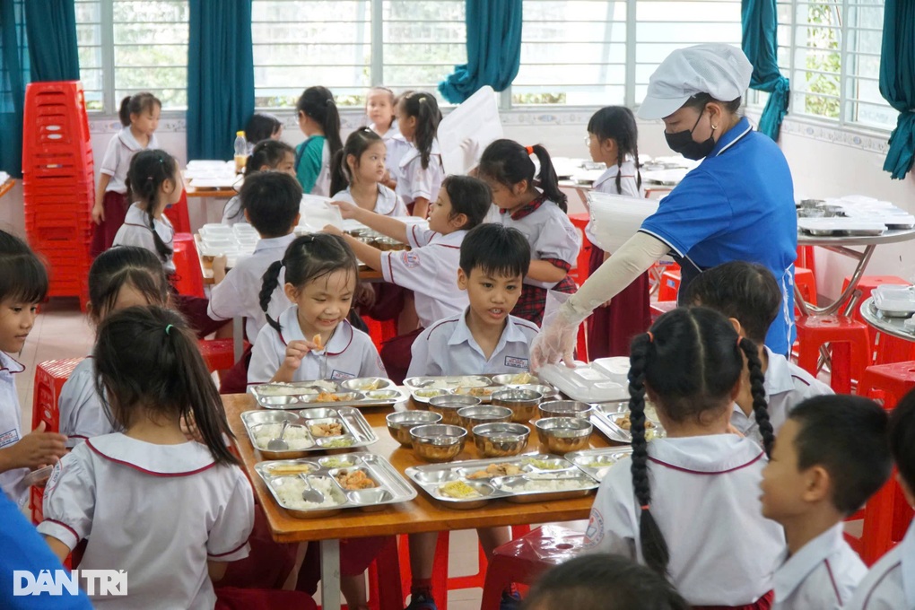 Phụ huynh than bất cập chuyện học liên kết, trường xếp quá 7 tiết/ngày - 3 Phụ huynh than bất cập chuyện học liên kết, trường xếp quá 7 tiết/ngày - 3