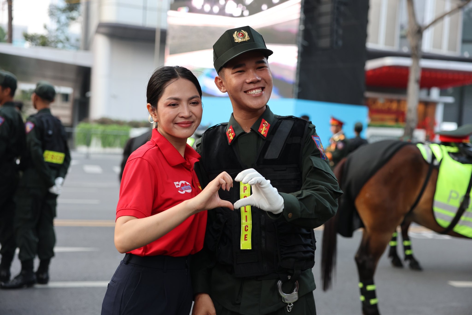 Quá khứ Duyên Quỳnh trước hit tỷ view, mối quan hệ với Nguyễn Văn Chung - 2 Quá khứ Duyên Quỳnh trước hit tỷ view, mối quan hệ với Nguyễn Văn Chung - 2