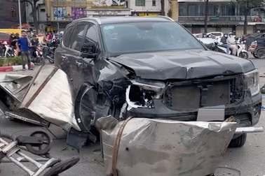 Thợ rao bán ô tô Ford "không đâm đụng", cộng đồng phát hiện xe từng nát đầu