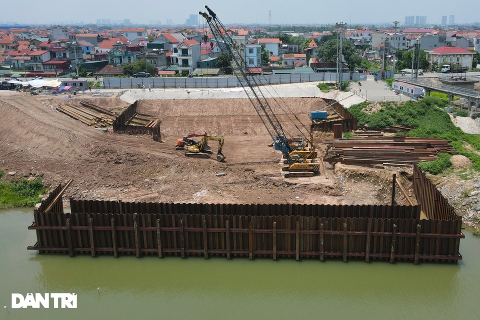 Hà Nội: Thi công nhà máy nước gây nứt lún đê, nhà dân trước mùa mưa bão - 9 Hà Nội: Thi công nhà máy nước gây nứt lún đê, nhà dân trước mùa mưa bão - 9