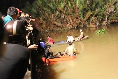 Cãi nhau với bạn trai, nữ sinh lớp 11 nhảy cầu tự tử