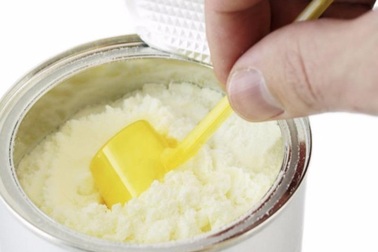 Bộ Y tế trả lời vụ "sữa công thức = sữa bò + hóa chất"