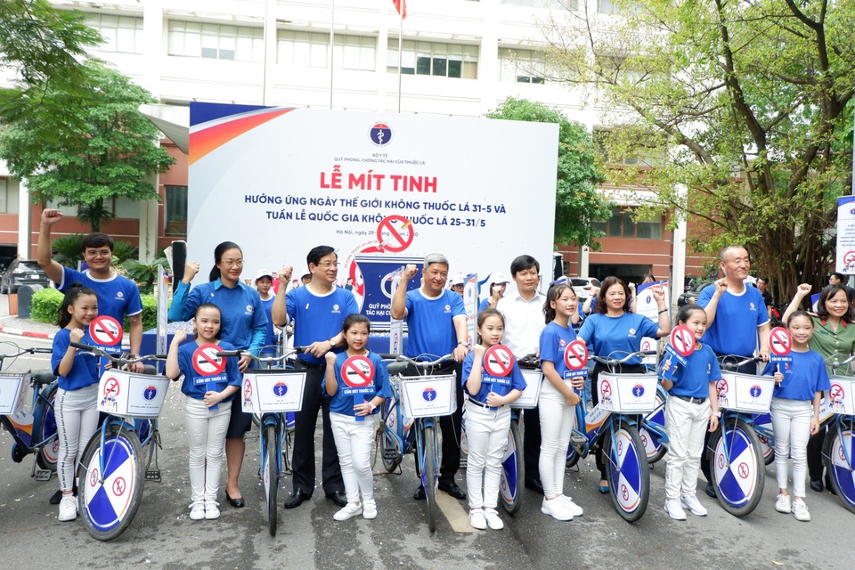 Chuyên gia cảnh báo thuốc lá điện tử nguy hại với giới trẻ - 4 Chuyên gia cảnh báo thuốc lá điện tử nguy hại với giới trẻ - 4