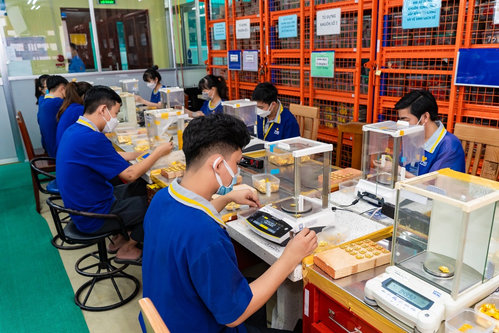 PNJ nhận loạt giải thưởng lớn do Forbes Việt Nam bình chọn - 5 PNJ nhận loạt giải thưởng lớn do Forbes Việt Nam bình chọn - 5