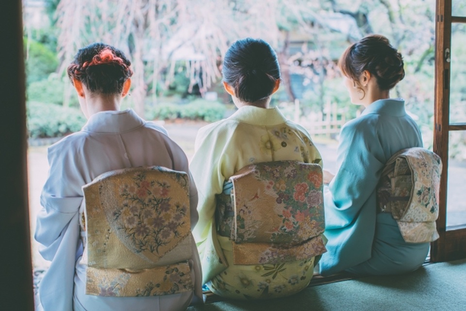 Houmongi: Loại kimono đẹp như tranh ra đời cùng sự phổ biến của đồ Âu - 2 Houmongi: Loại kimono đẹp như tranh ra đời cùng sự phổ biến của đồ Âu - 2