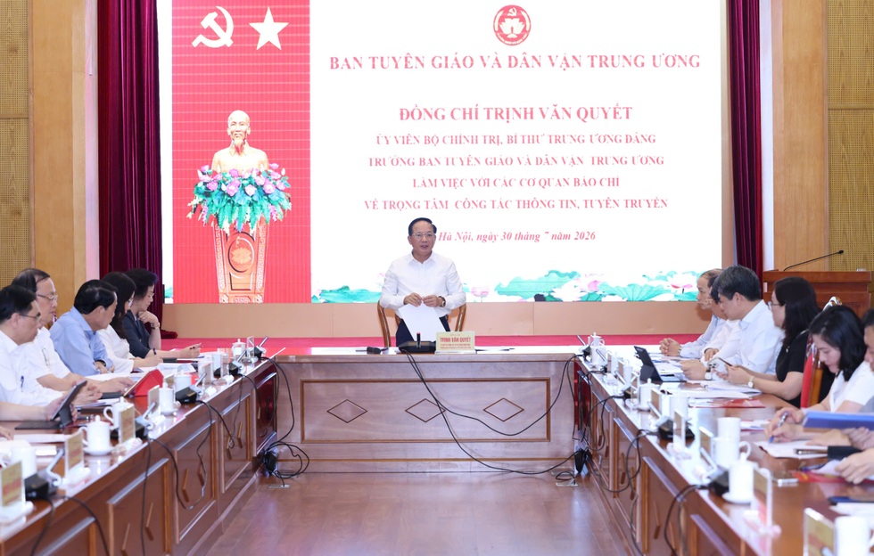 “Không thể đòi hỏi báo chí đi trước khi tin đến với báo chí lại đi sau” - 3