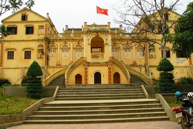 Biệt phủ bạc tỉ của những “ông vua” vùng cao