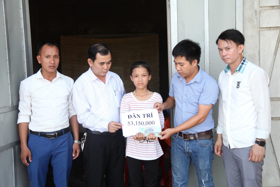 Bạn đọc Dân trí giúp đỡ người mẹ bị u đa xương hơn 53 triệu đồng - 2 Bạn đọc Dân trí giúp đỡ người mẹ bị u đa xương hơn 53 triệu đồng - 2