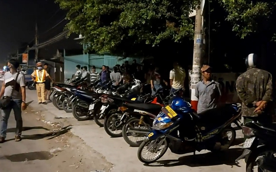Vây bắt nhóm thanh thiếu niên đua xe trái phép - 1 Vây bắt nhóm thanh thiếu niên đua xe trái phép - 1