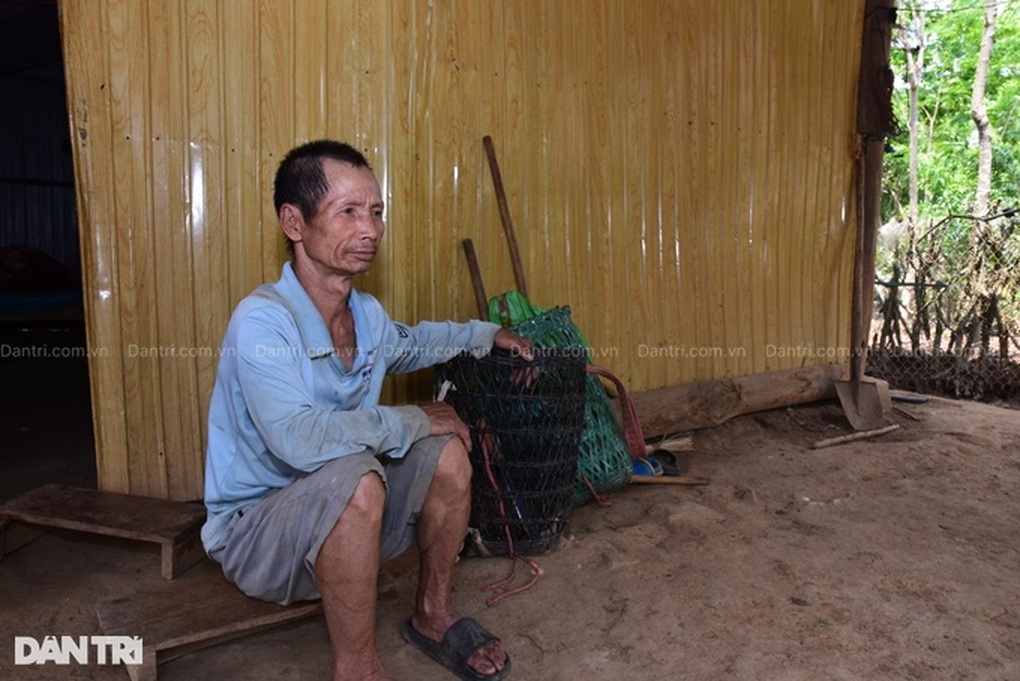 Chồng ung thư qua đời, người vợ gồng gánh bố tâm thần và con nhỏ dại - 2 Chồng ung thư qua đời, người vợ gồng gánh bố tâm thần và con nhỏ dại - 2