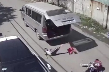 Học sinh văng xuống đường và những câu chuyện hi hữu trong giáo dục năm 2019