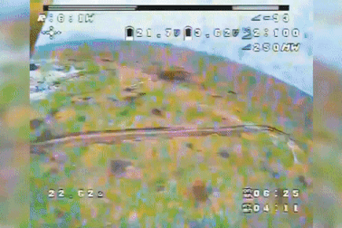 Lính dù Ukraine sử dụng UAV cảm tử bắn cháy xe tăng Nga