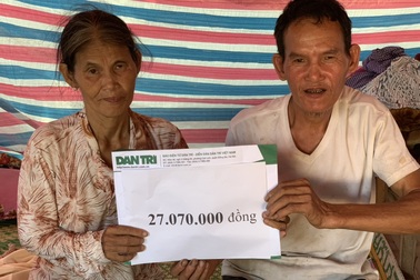 Ngôi nhà sắp sập của cậu bé mồ côi với ông bà ngoại được bạn đọc Dân trí giúp đỡ xây mới