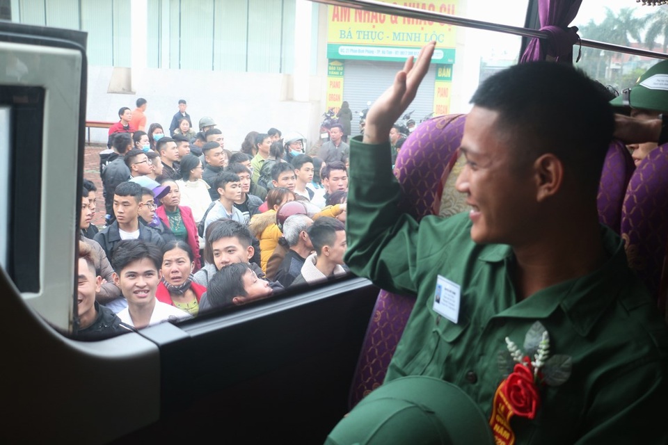 Nước mắt, nụ cười ngày tiễn đưa con lên đường nhập ngũ - 10 Nước mắt, nụ cười ngày tiễn đưa con lên đường nhập ngũ - 10