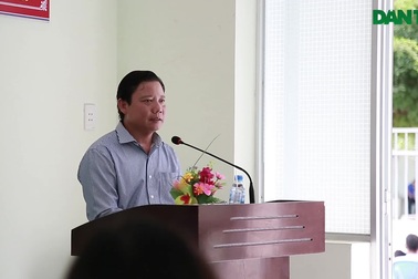 Lãnh đạo tỉnh Long An thăm, tặng quà thương binh, gia đình người có công.