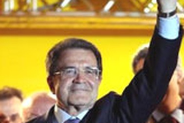 Đối thủ của Berlusconi tuyên bố thắng cử