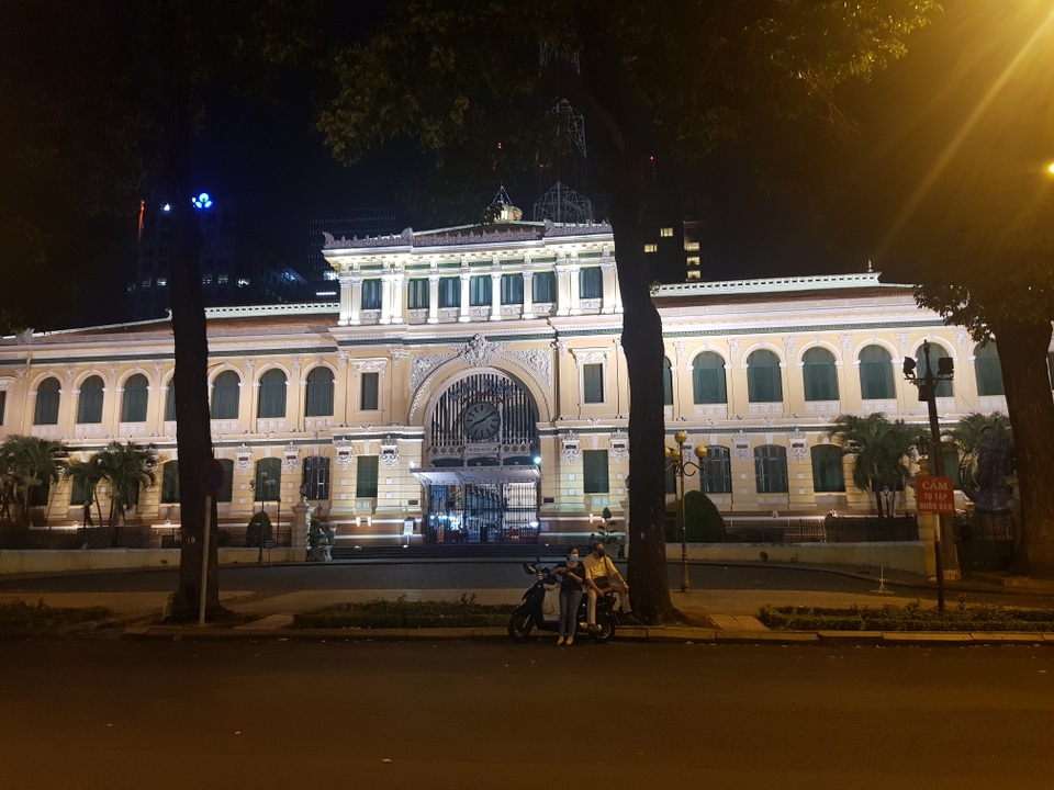 Hàng quán ở TPHCM sau lệnh dừng hoạt động: Nơi đóng cửa, chỗ thờ ơ - 8 Hàng quán ở TPHCM sau lệnh dừng hoạt động: Nơi đóng cửa, chỗ thờ ơ - 8