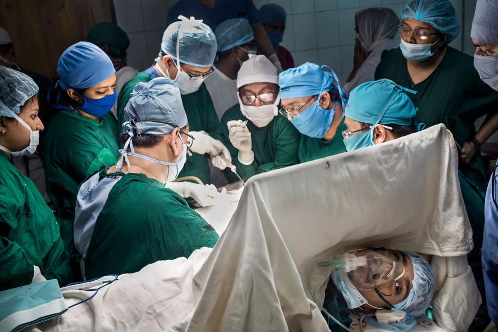 Mụn cóc khổng lồ mọc đầy tay chân, vận nghèo đeo bám người cây Bangladesh - 2 Mụn cóc khổng lồ mọc đầy tay chân, vận nghèo đeo bám người cây Bangladesh - 2