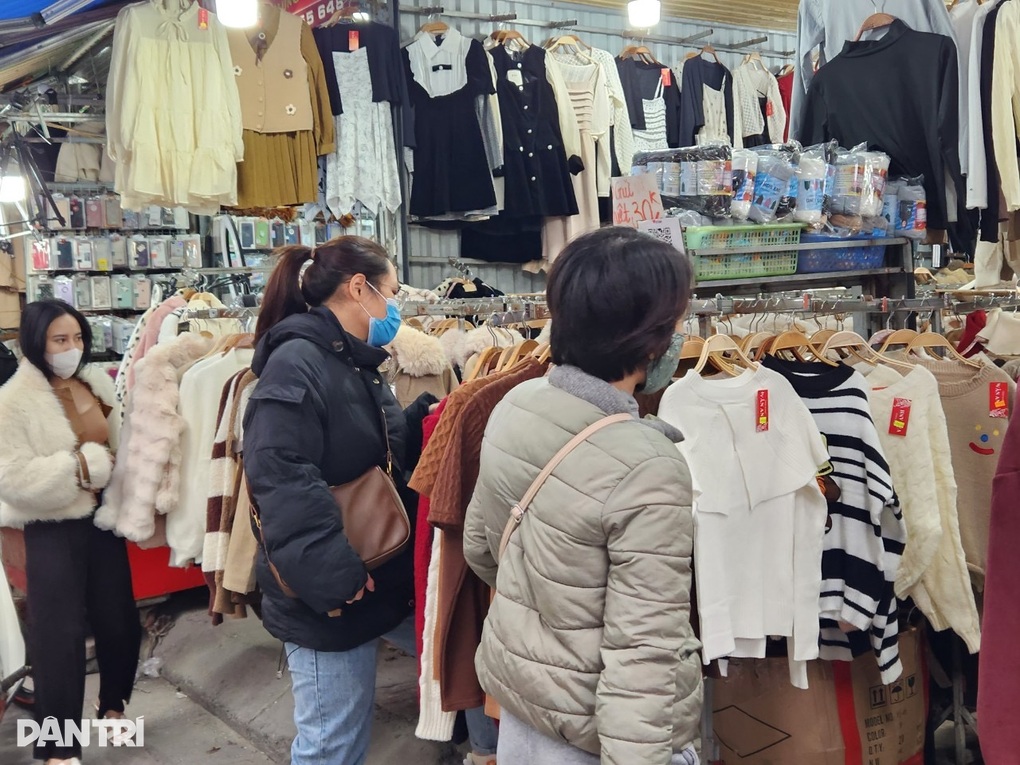 Trải nghiệm ác mộng đi chợ ở Hà Nội: Bị hành hung, đốt vía, quay xe - 2 Trải nghiệm ác mộng đi chợ ở Hà Nội: Bị hành hung, đốt vía, quay xe - 2