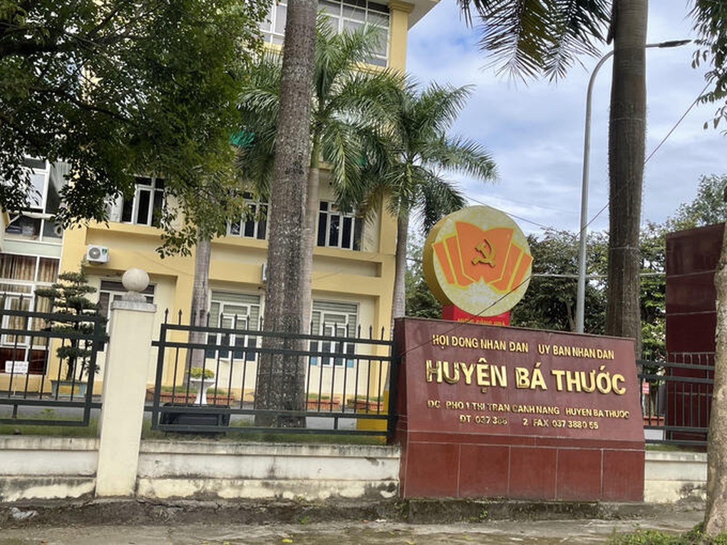 Kỷ luật Trưởng phòng TN-MT huyện quan hệ bất chính - 1 Kỷ luật Trưởng phòng TN-MT huyện quan hệ bất chính - 1
