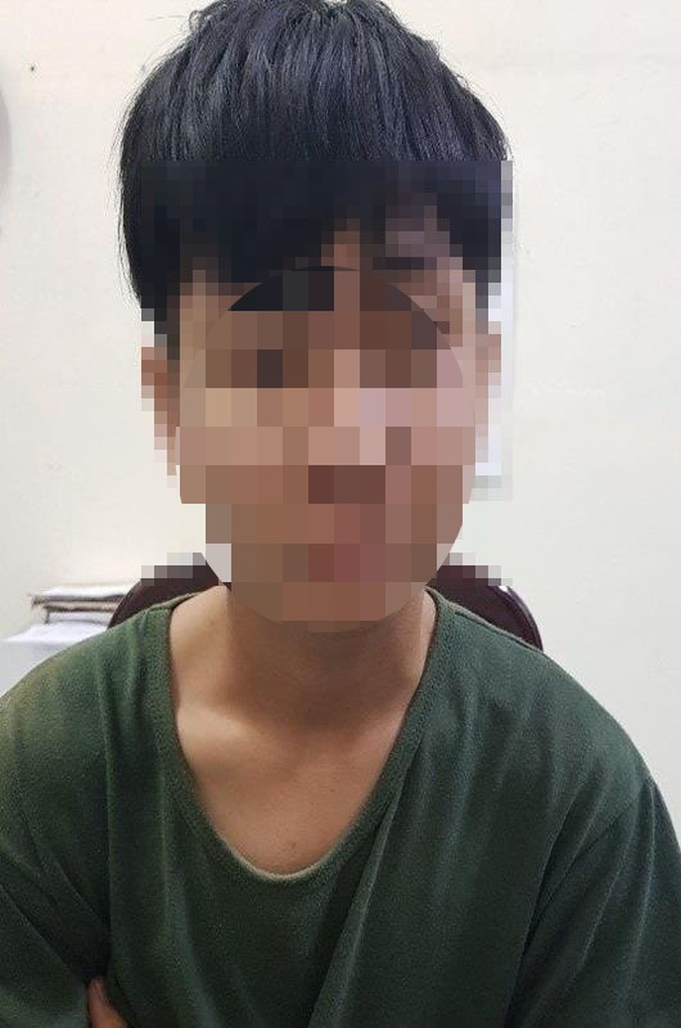 Thiếu niên 17 tuổi nhiều lần làm chuyện người lớn với bé gái 12 tuổi - 1 Thiếu niên 17 tuổi nhiều lần làm chuyện người lớn với bé gái 12 tuổi - 1