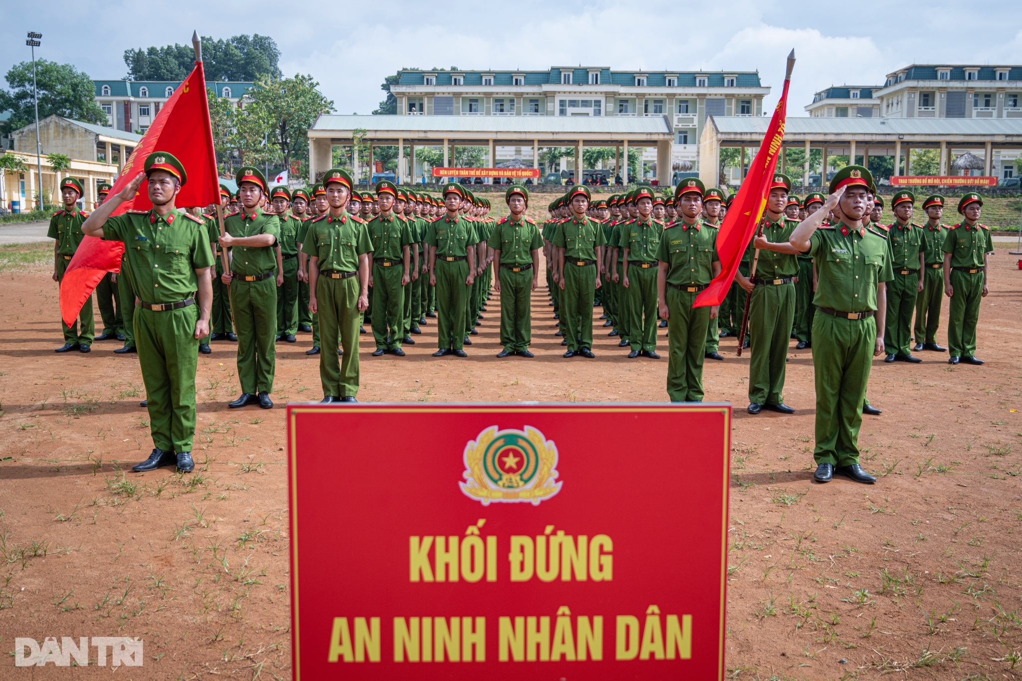 Đại uý 3 lần làm khối trưởng diễu binh kể chuyện vượt khó, vượt khổ - 4