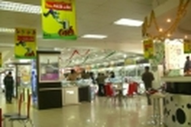 Siêu thị điện máy nỗ lực kích cầu mua sắm