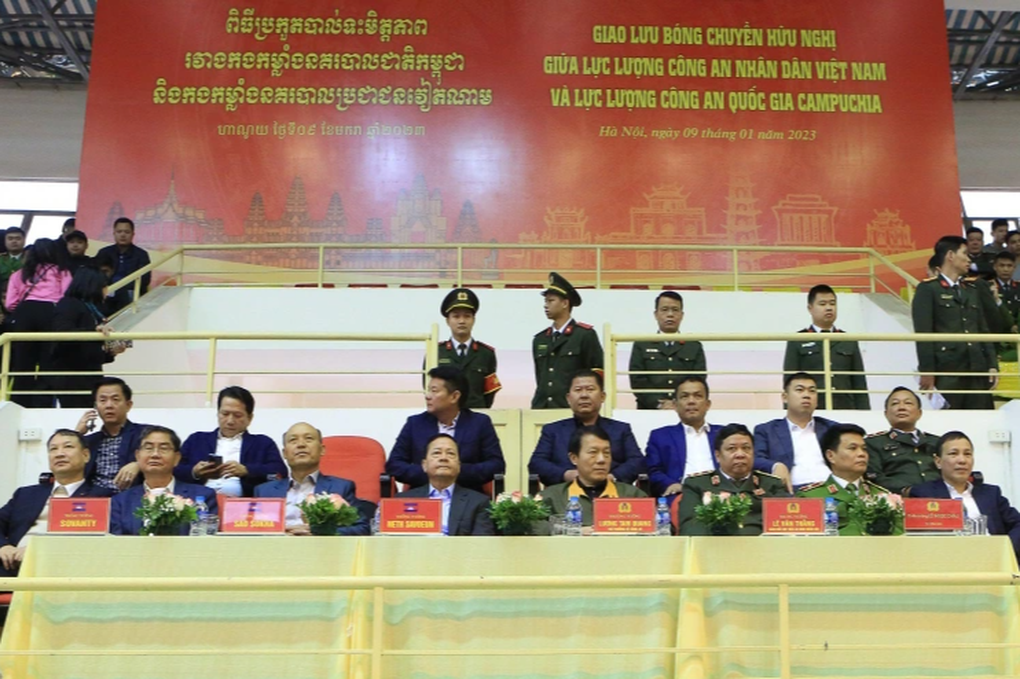 Giao lưu bóng chuyền giữa Công an Việt Nam và lực lượng vũ trang Campuchia - 1 Giao lưu bóng chuyền giữa Công an Việt Nam và lực lượng vũ trang Campuchia - 1