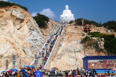 Vạn người chen chân chiêm ngưỡng tượng Phật ngồi lớn nhất Đông Nam Á