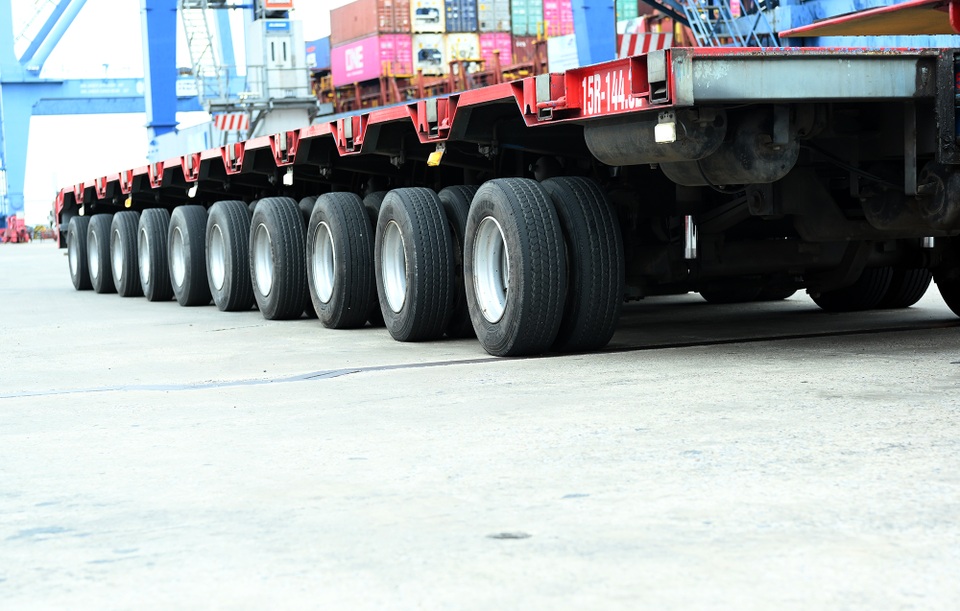 Đoàn xe siêu trường chở tàu đường sắt Nhổn - ga Hà Nội từ Đình Vũ về Hà Nội - 4