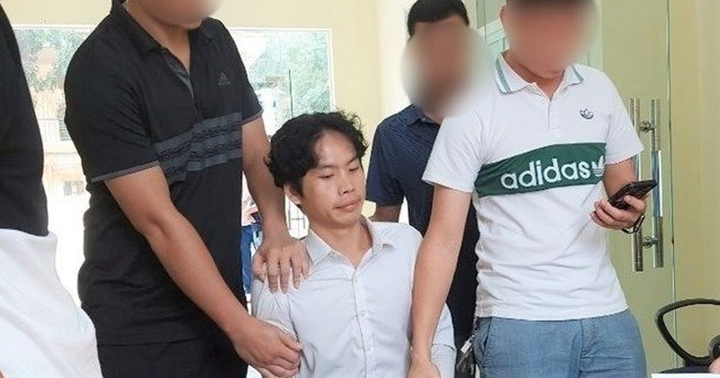Đại úy công an bị tấn công tới tấp bằng dao - 1 Đại úy công an bị tấn công tới tấp bằng dao - 1