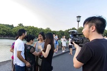 Cô gái bị bỏ rơi gặp lại gia đình nhờ mảnh giấy 22 năm trước