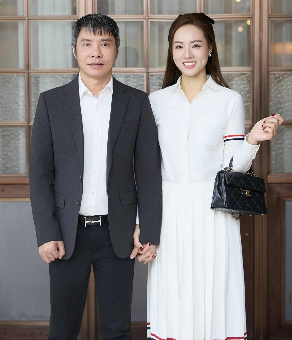 Ngọc Hà lên tiếng về nghi vấn có một đời chồng trước khi lấy NSND Công Lý - 1 Ngọc Hà lên tiếng về nghi vấn có một đời chồng trước khi lấy NSND Công Lý - 1