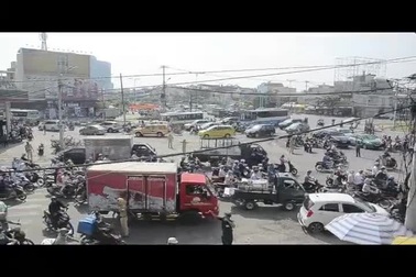 Kẹt xe kinh hoàng gần 3 giờ tại vòng xoay Nguyễn Thái Sơn