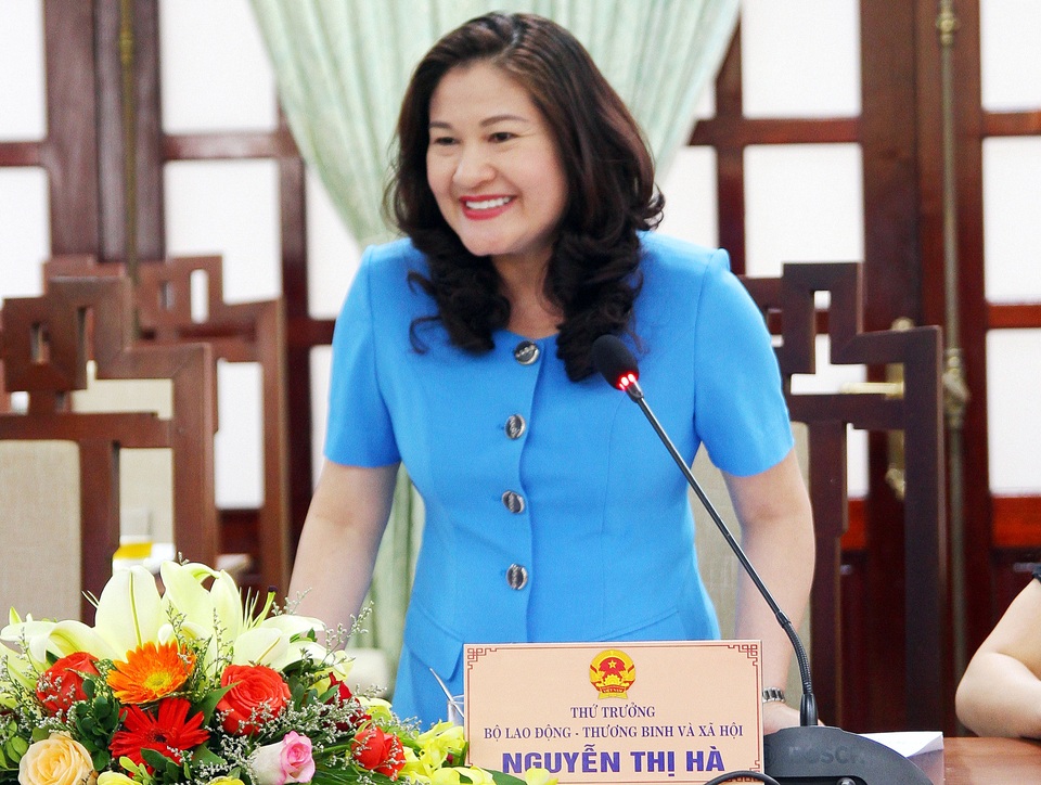 Thứ trưởng Nguyễn Thị Hà: Cần bảo vệ trẻ em trước thông tin mạng độc hại - 2 Thứ trưởng Nguyễn Thị Hà: Cần bảo vệ trẻ em trước thông tin mạng độc hại - 2