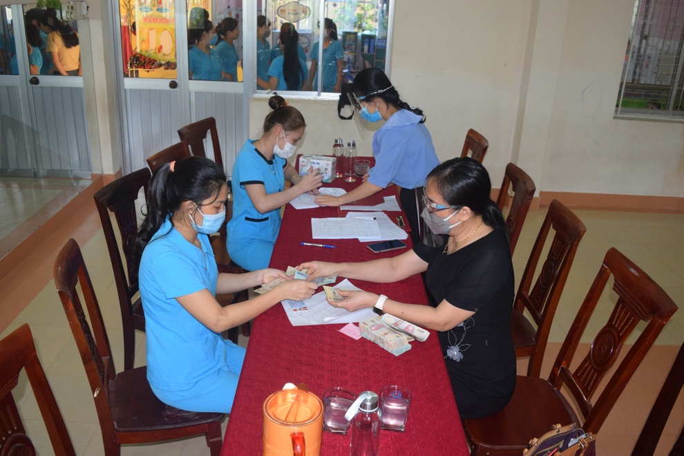 Niềm vui của những người lao động khi nhận hỗ trợ từ Nghị quyết 68 - 2 Niềm vui của những người lao động khi nhận hỗ trợ từ Nghị quyết 68 - 2