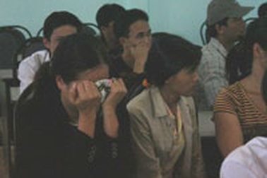 Việc vớt xác nạn nhân gặp trở ngại do thời tiết