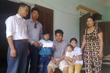 Hơn 27 triệu đồng đến với hai hoàn cảnh thương tâm ở Hà Tĩnh