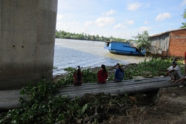 Nam sinh viên mất tích khi nhảy sông cứu bạn tự tử