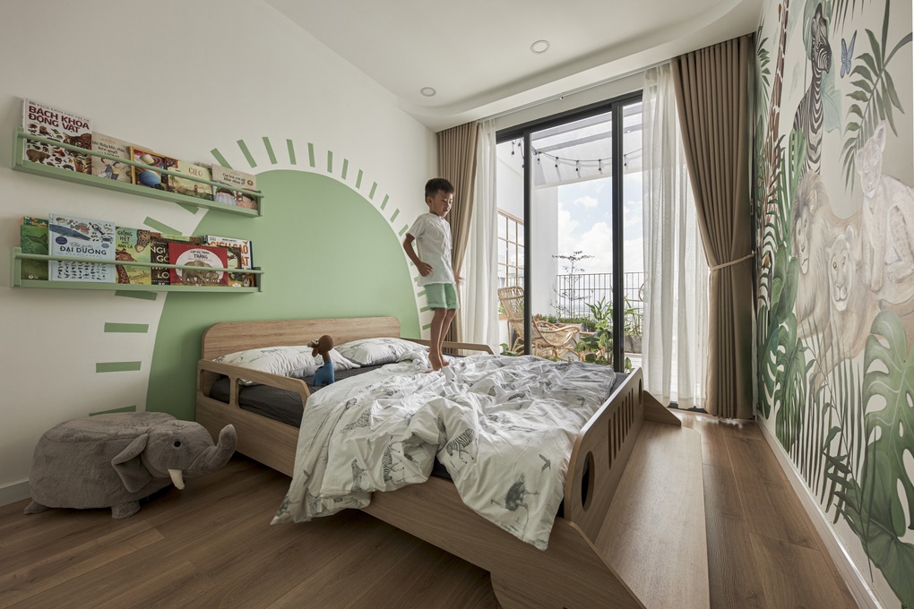 Độc đáo căn chung cư thông tầng, gia chủ chi bộn tiền... trồng cây trên bàn - 10